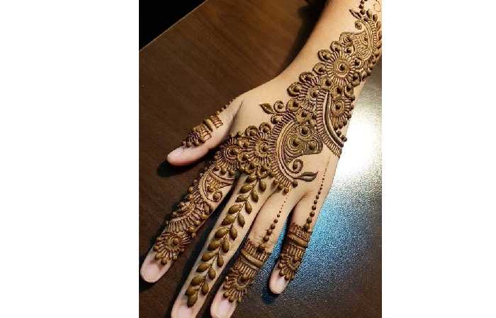 Modern Mehndi for Fashionable Women