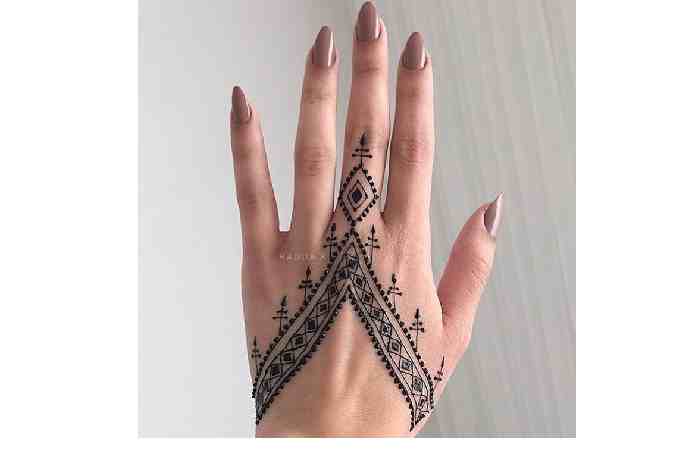 Stylish_Tsug7k1gwyk= Mehandi Designs Simple (5)